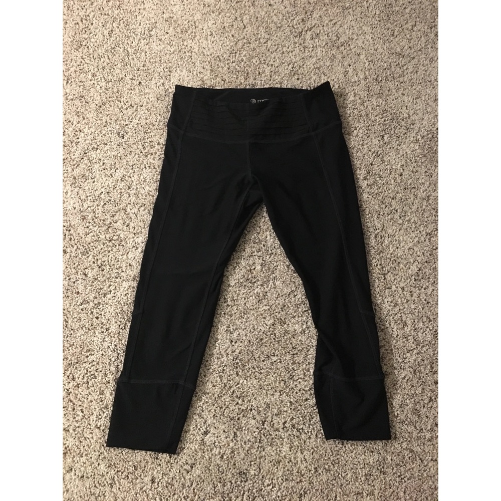 Black workout crops